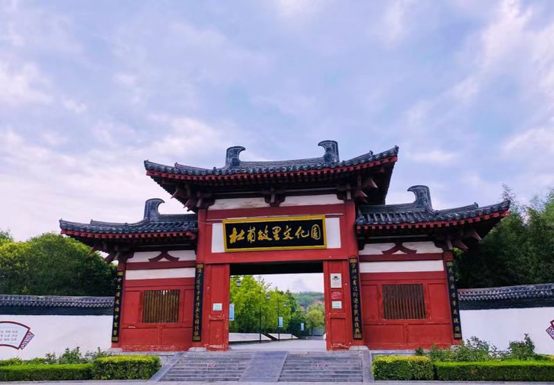 穿越千年的对话：走进杜甫的世界